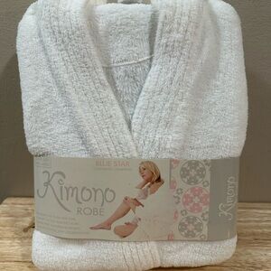 Blue Star Women's White Kimono Robe